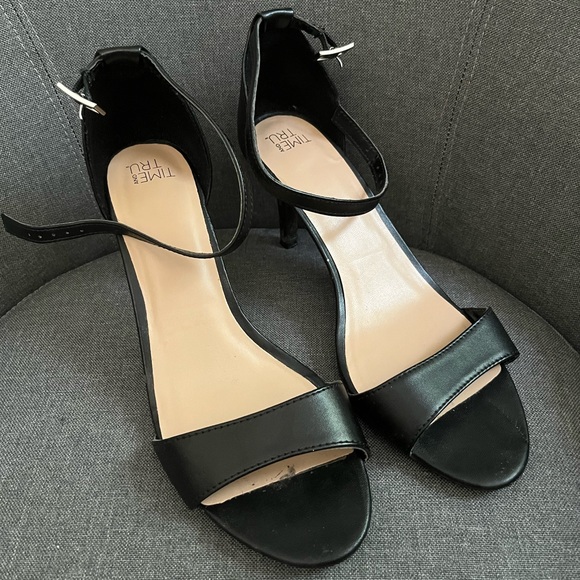 Time and Tru Shoes - Black Open Toe Black Heels Size 9